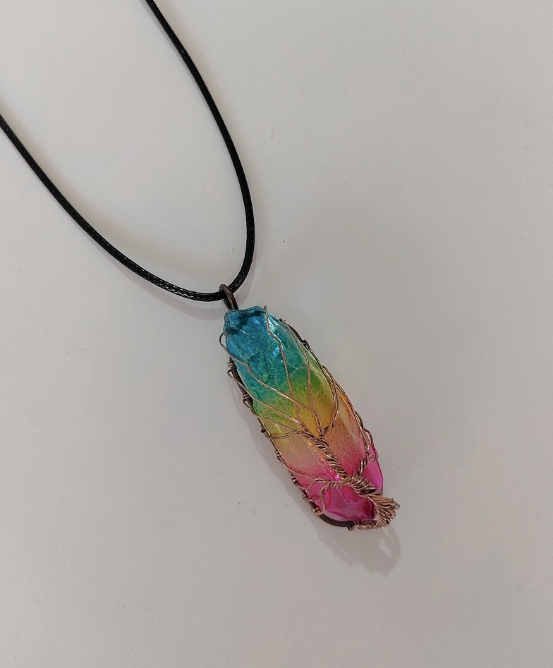 Stone crystal pendant necklace with crystal-column pendant and rainbow-inspired design