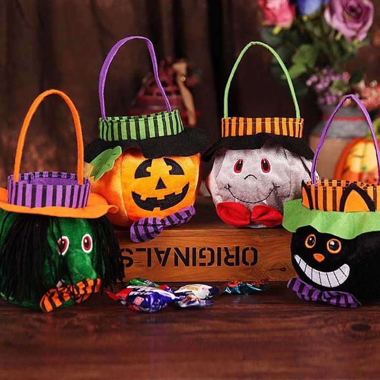Cute Halloween candy bag in pumpkin or witch style, 16 by 16 cm