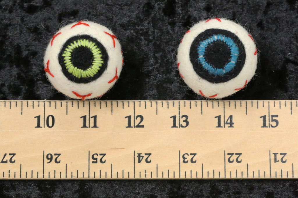 Felt Eyeballs // Halloween Eyeballs // Halloween Felt Shapes // Halloween Felt Eyeballs